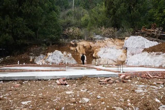 Licensed Jacksonville concrete slab contractors — reinforced concrete slab installation with ACI standards, rebar reinforcement and compacted gravel base, Duval County FL